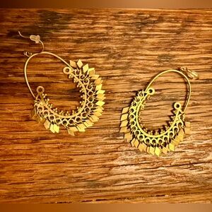 Chic Gold Filigree Hoop Earrings